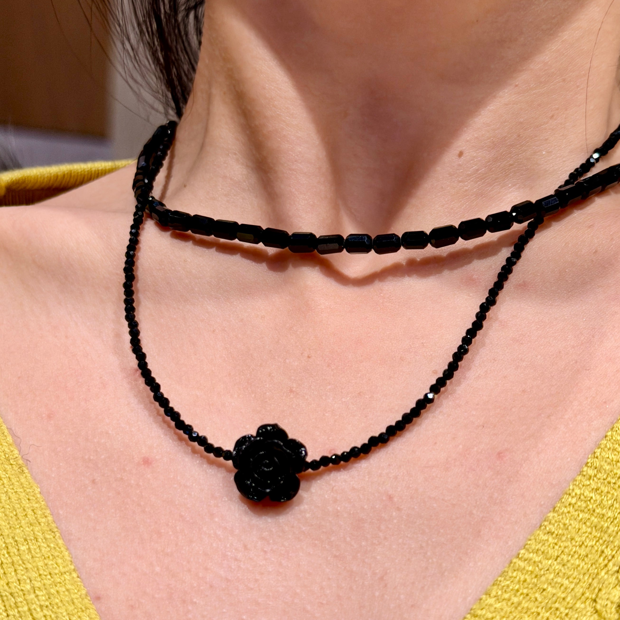 NOIR BLOOM NECKLACE