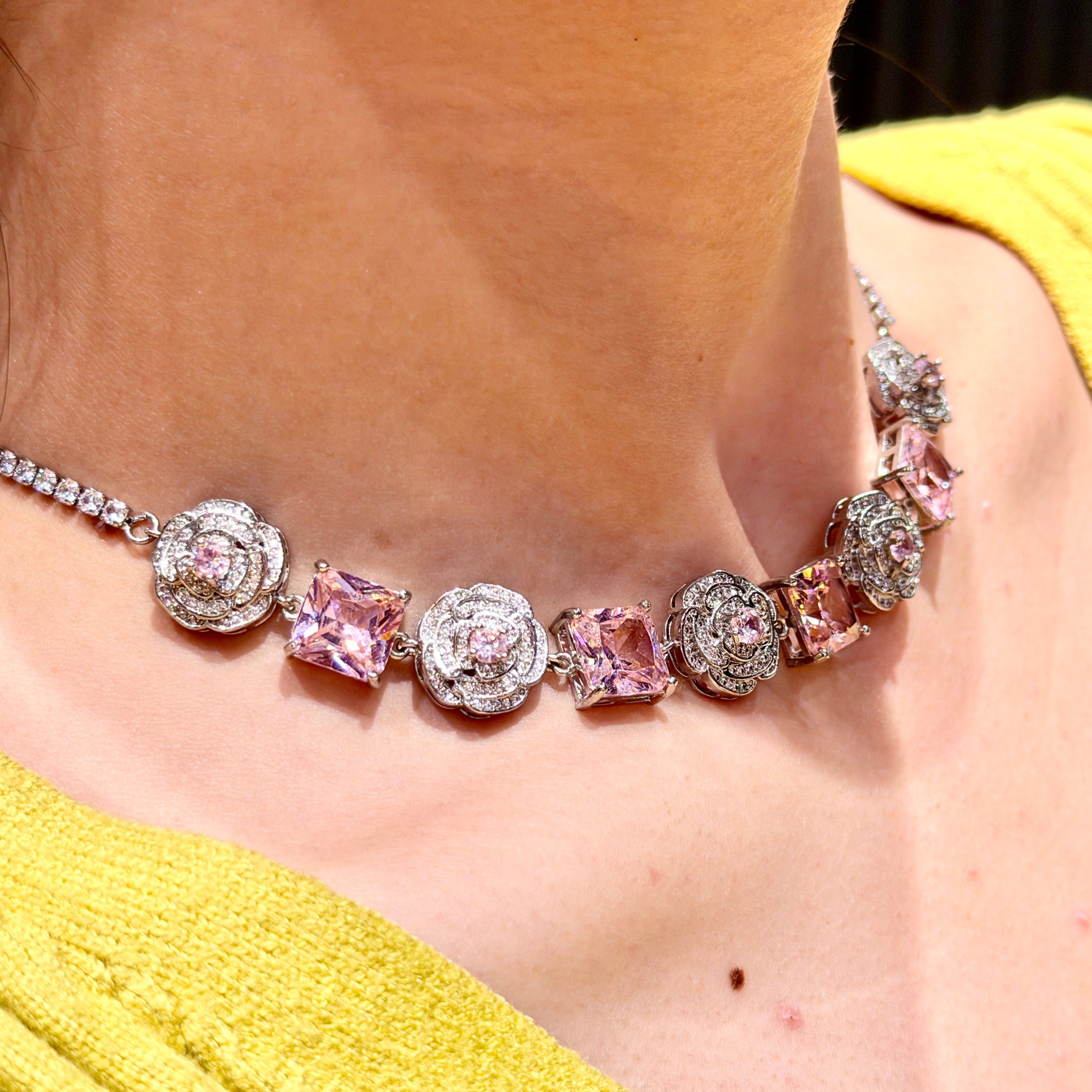 ROSE ELEGANCE NECKLACE