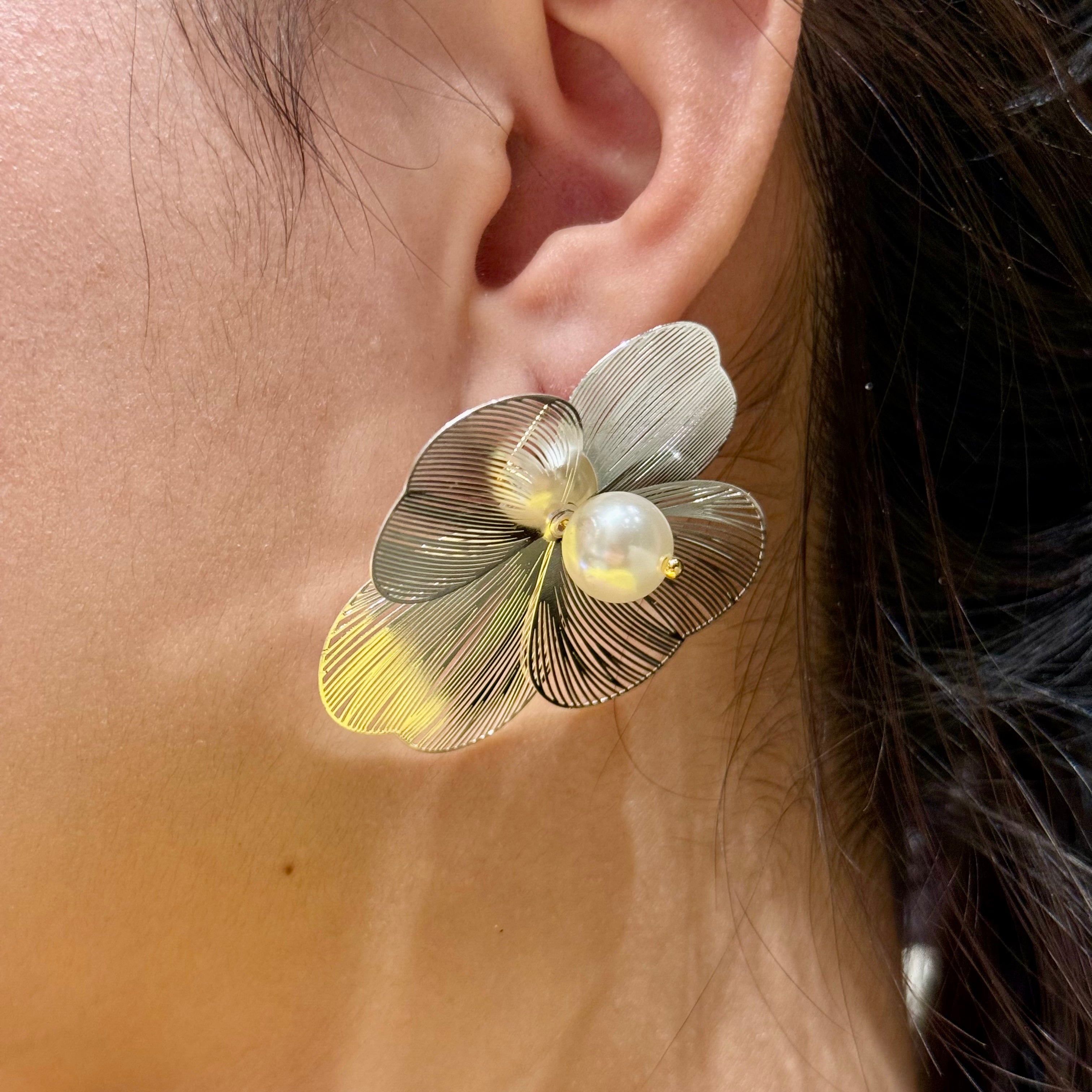 PEARL BLOSSOM EARRING