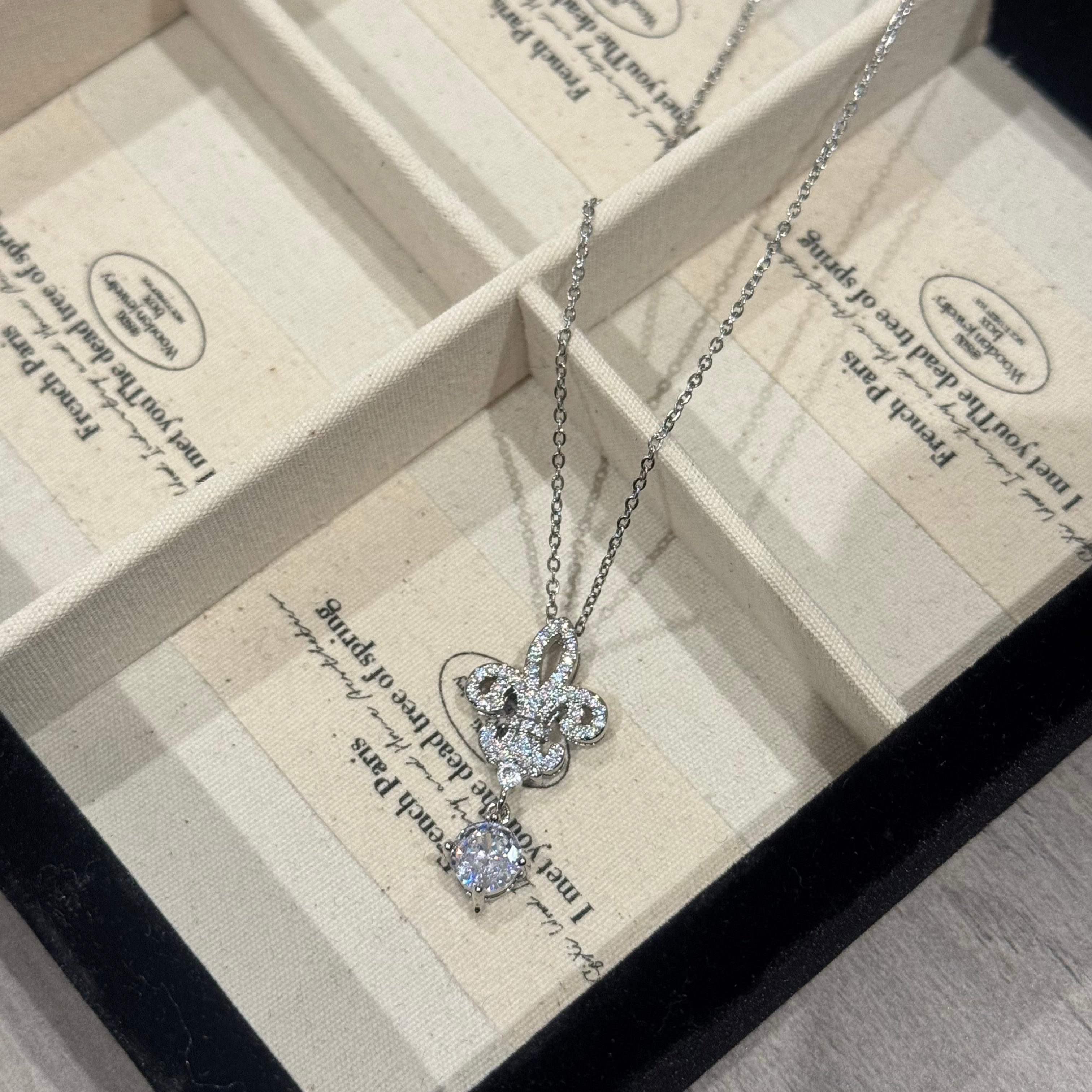 ROYAL EMBLEM NECKLACE