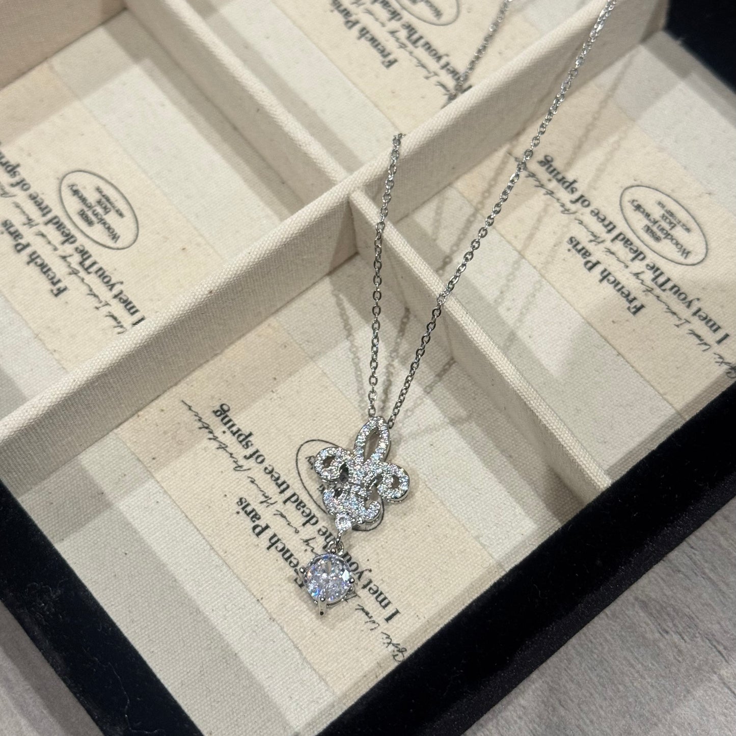 ROYAL EMBLEM NECKLACE