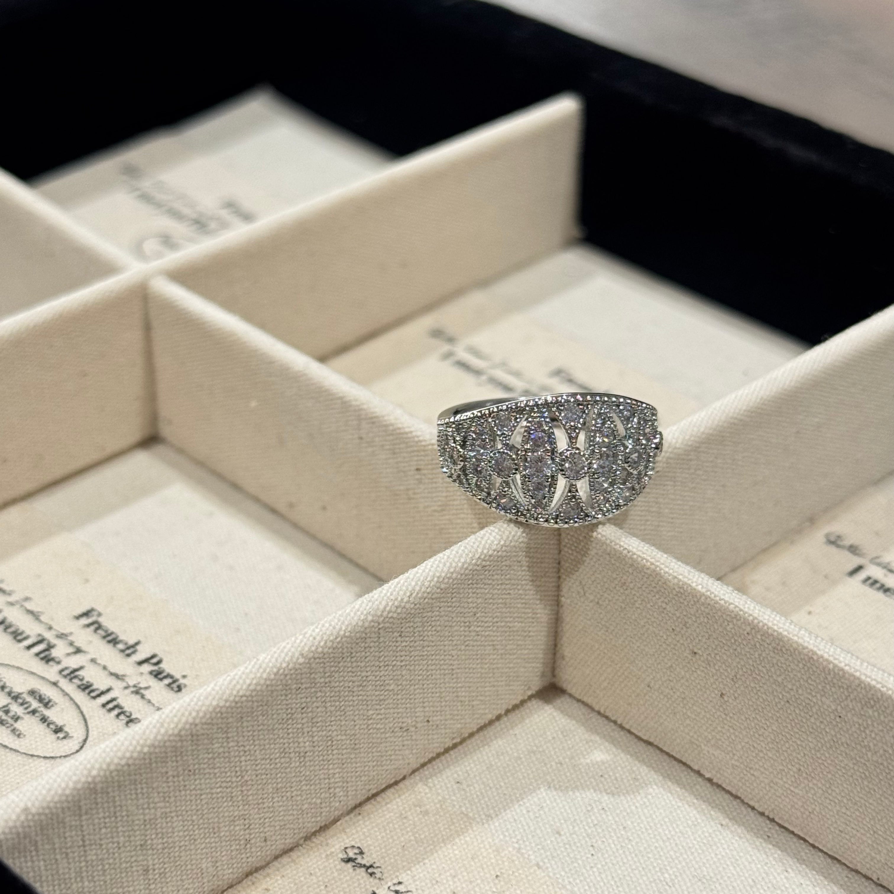 CELESTIAL VEILAND RING