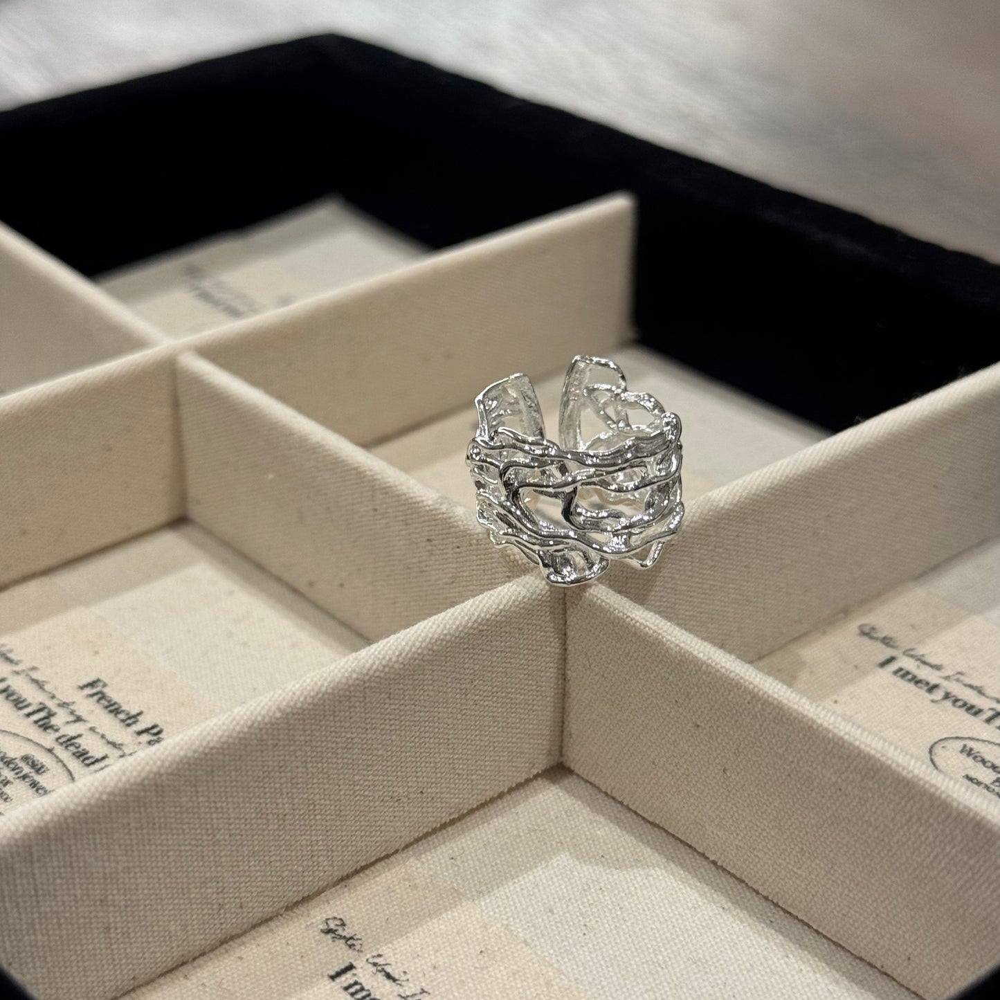 LIQUID VEINS RING