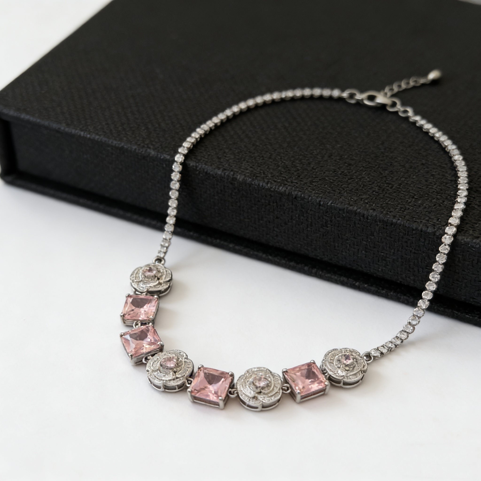 ROSE ELEGANCE NECKLACE