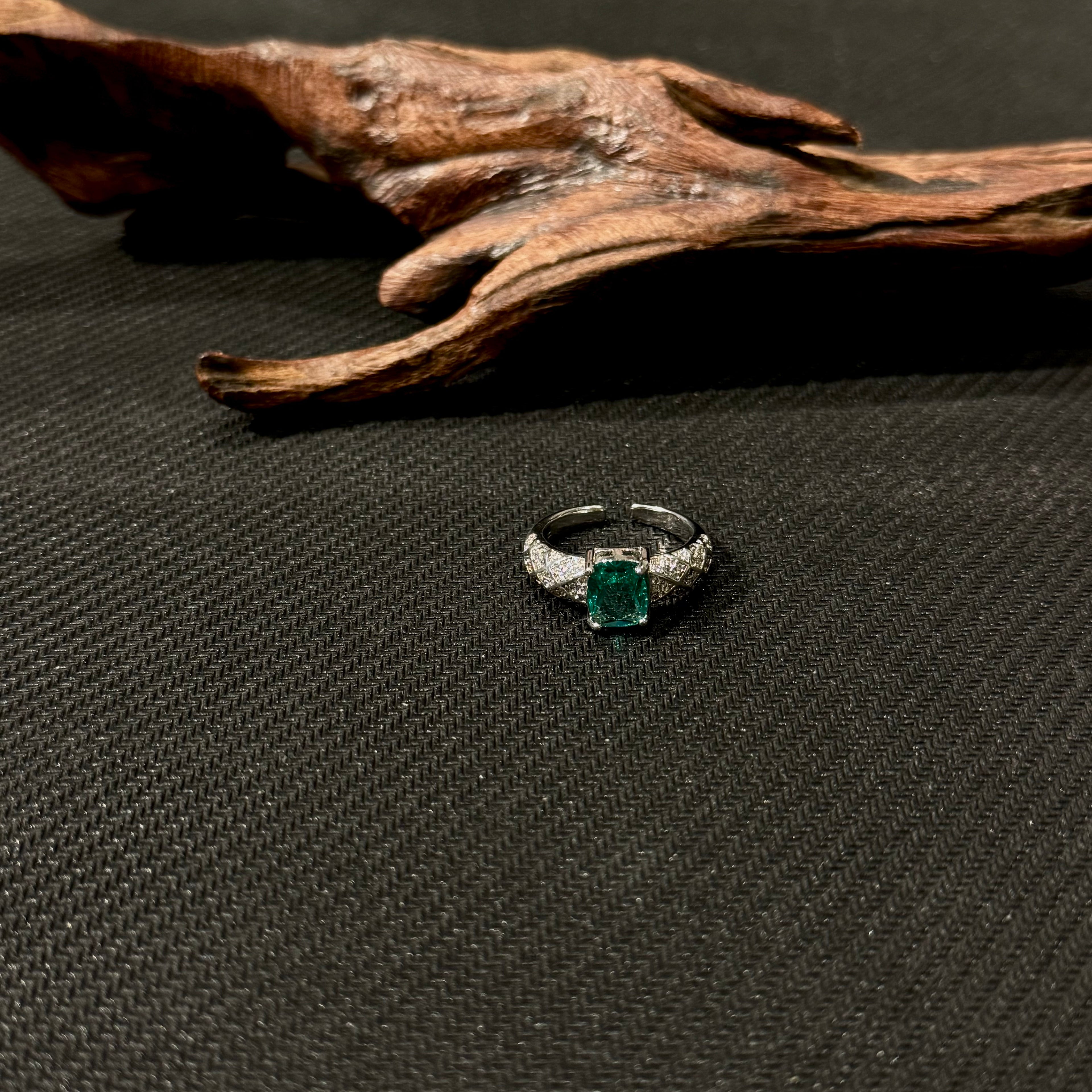 VERDANT LUMINA RING