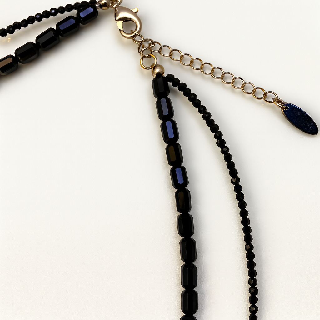 NOIR BLOOM NECKLACE