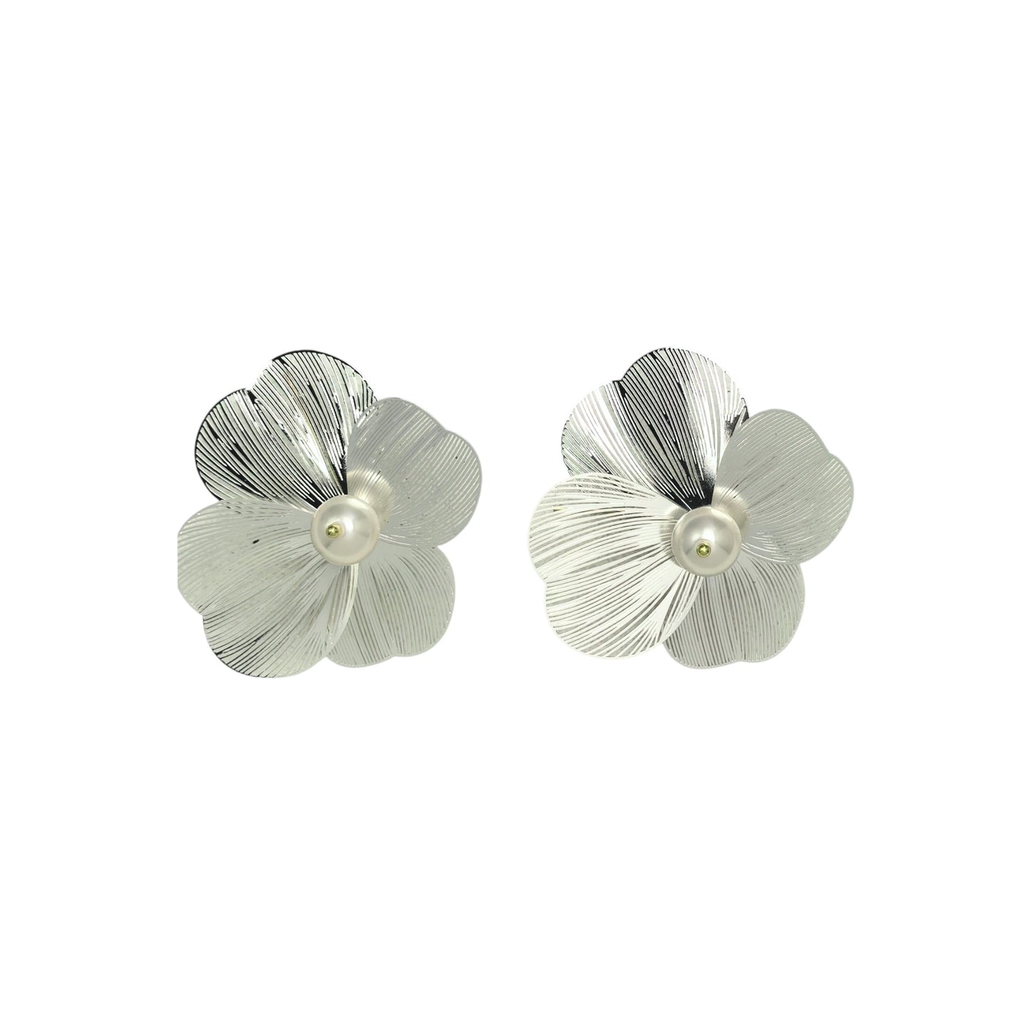 PEARL BLOSSOM EARRING