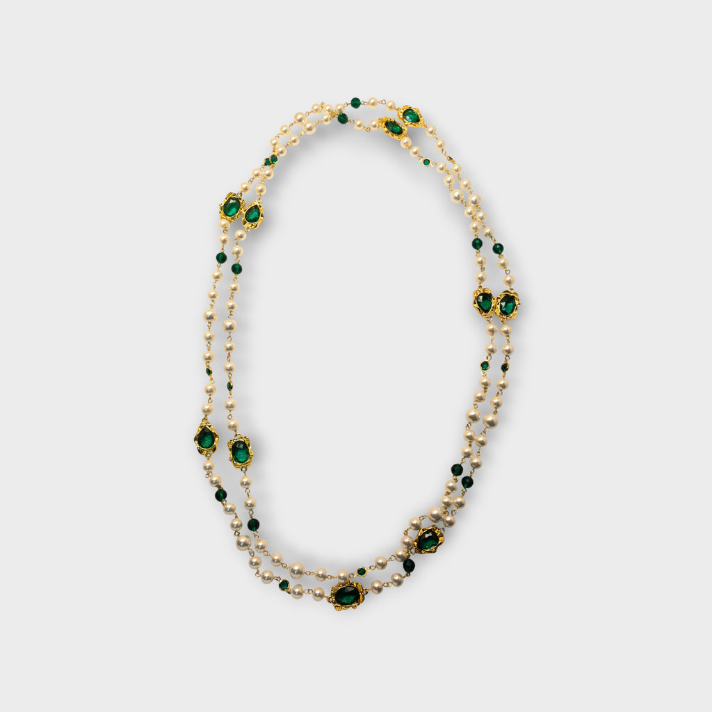 Emerald Elegance Pearl Necklace