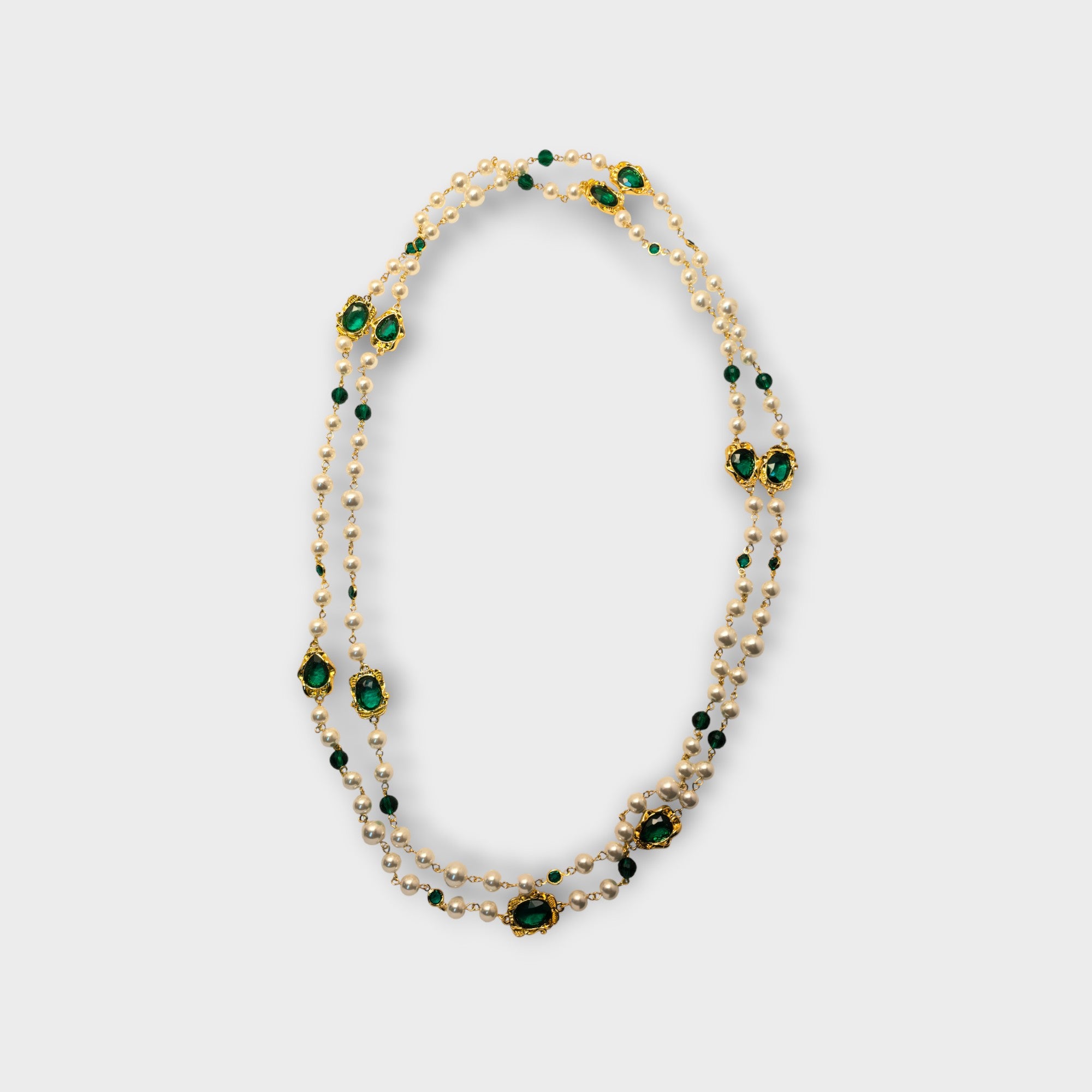 Emerald Elegance Pearl Necklace
