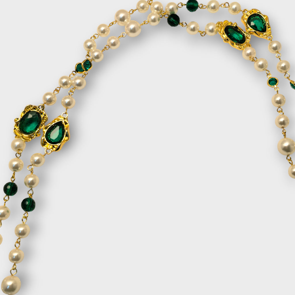 Emerald Elegance Pearl Necklace